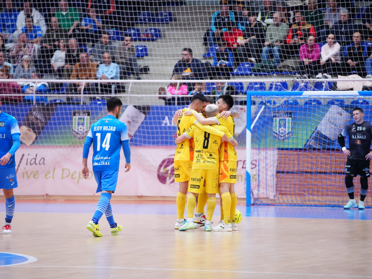 El Servigroup Peñíscola arrolla al Valdepeñas y se acerca al liderato (2-7)