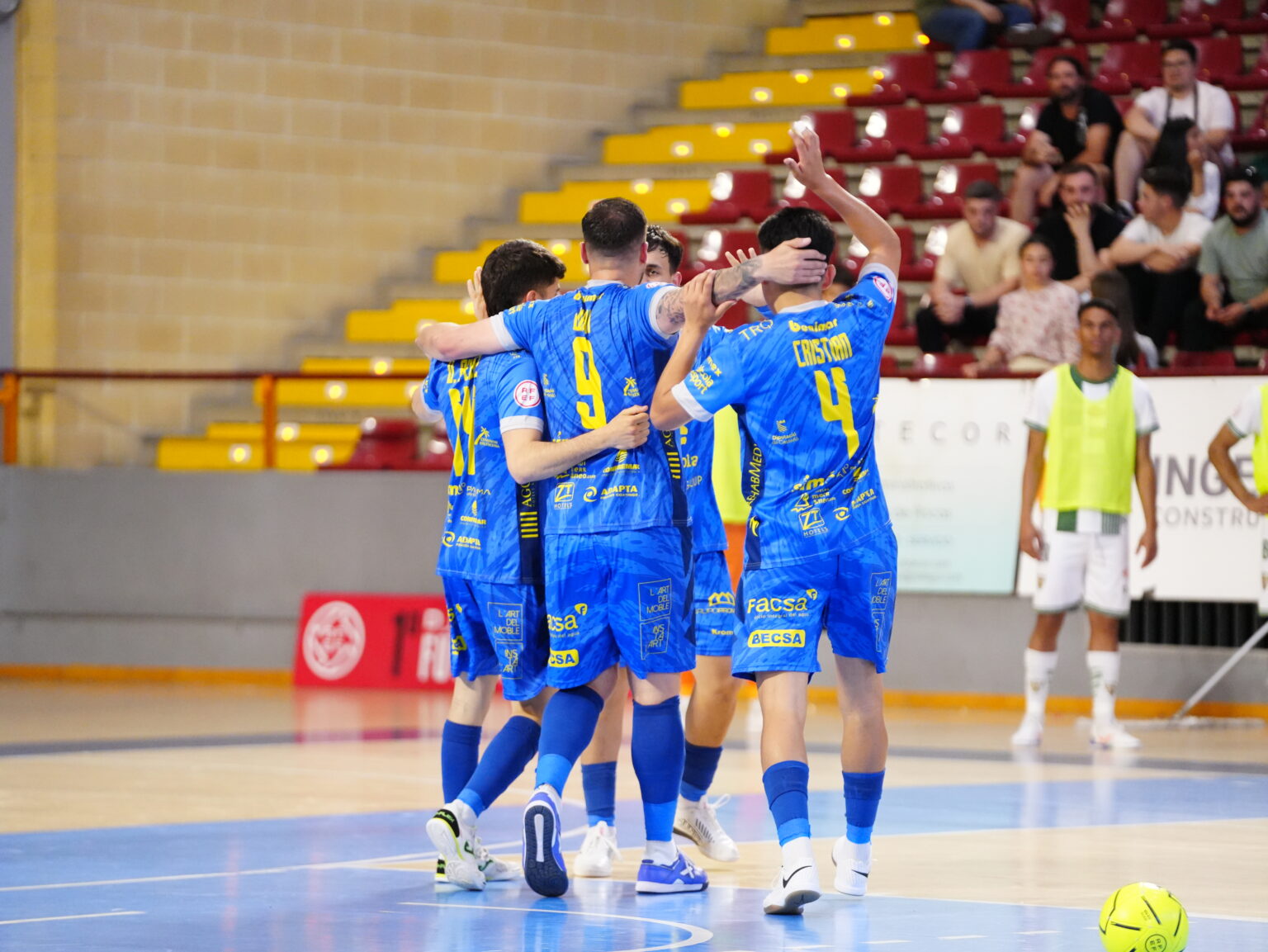 El Servigroup Peñíscola FS gana en Córdoba tras un duelo trepidante (5-6)