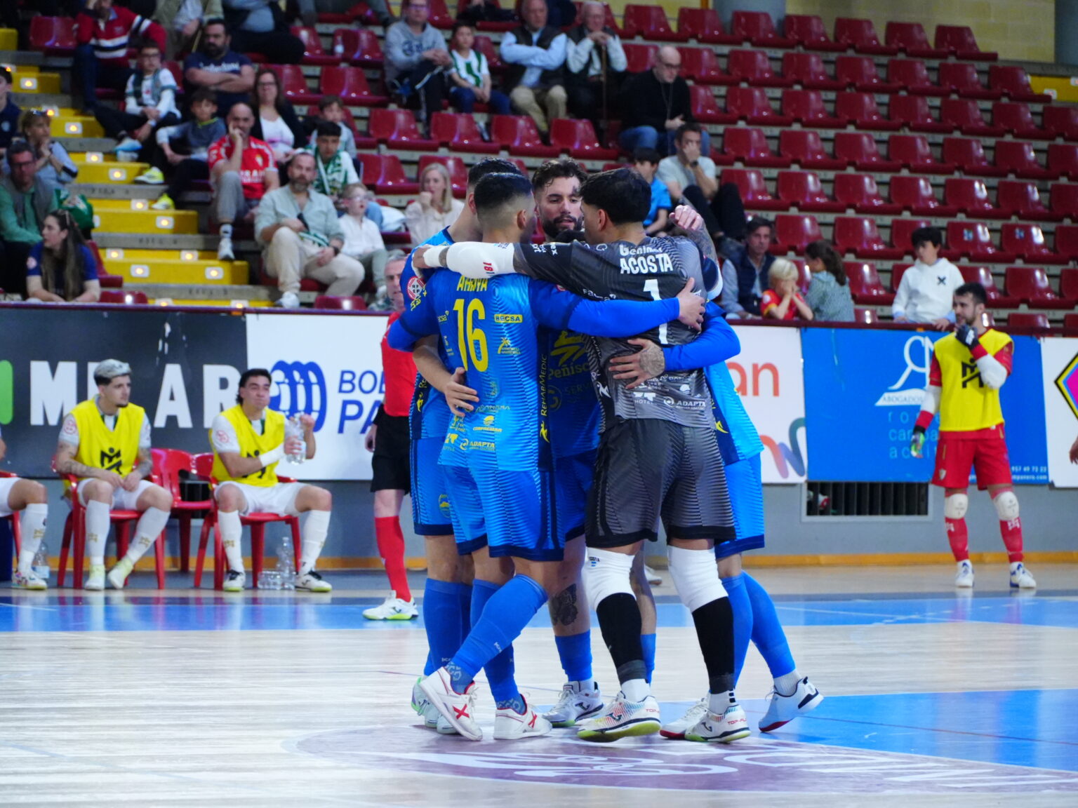 Victoria de equipo en Córdoba (3-4)